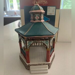 Beautiful Lemax Holiday Porcelain Gazebo